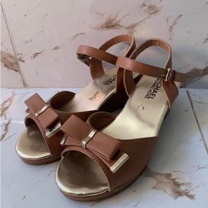 VINTAGE MICHAEL KORS TAN WEDGES.